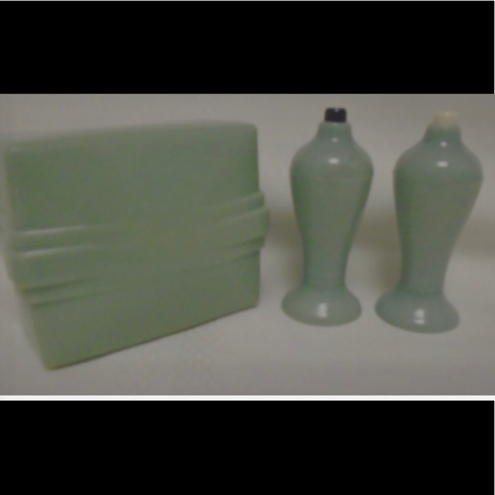 Art Deco Carvanite Celluloid Jadeite Green Salt Pepper Shakers w Matching Box